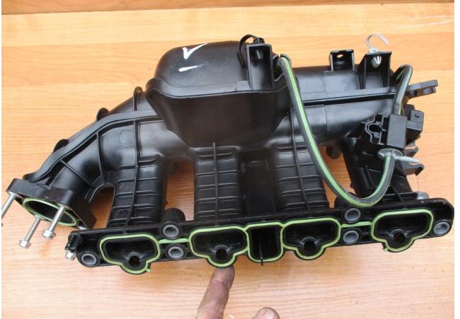 OPEL ASTRA J 1.4 Turbo potrubí sání 55573170