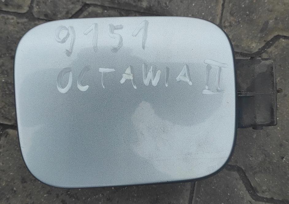 dvířka nádrže paliva SKODA OCTAVIA II HB