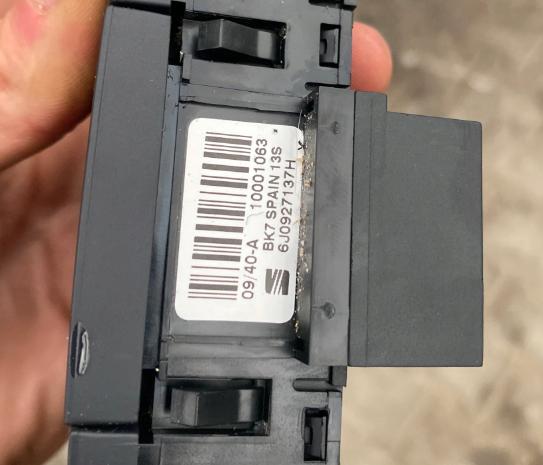 Panel Prepínač výstražných (núdzových) SEAT IBIZA IV 6J0927137H