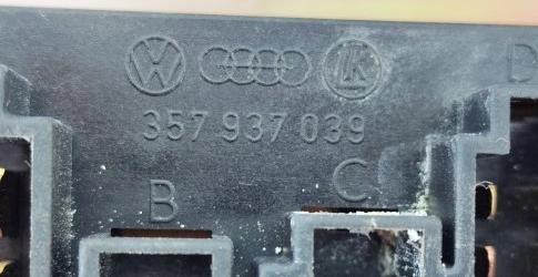 VW T4 skříňka:  na pojistky 357937039