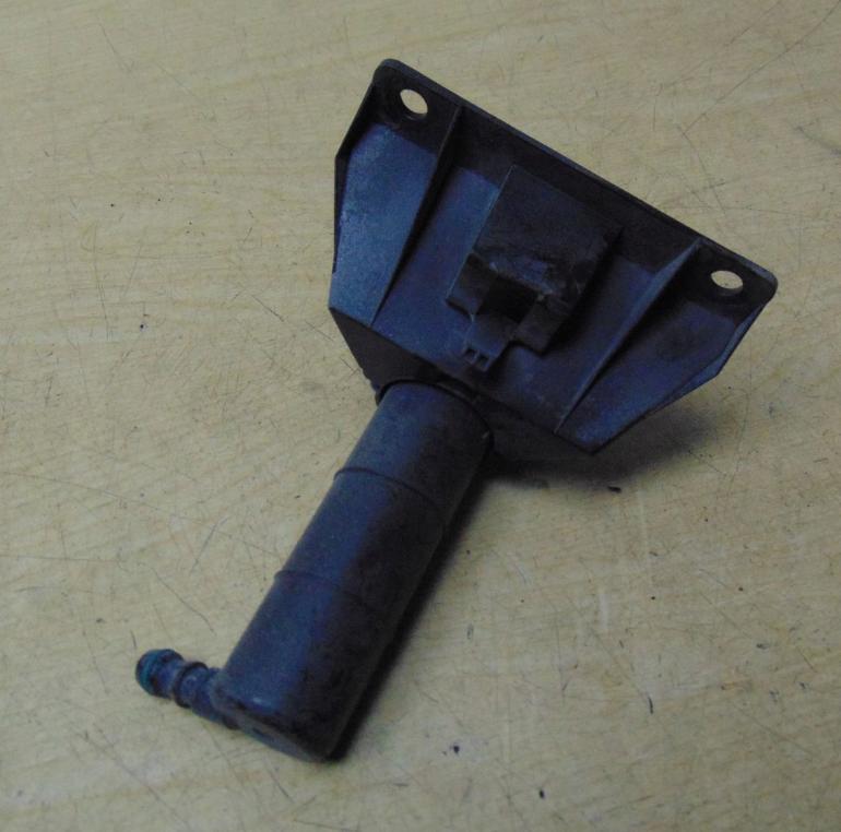 VW TOURAN LIFT 1T0 ostrekovač pravy 1T0955978A