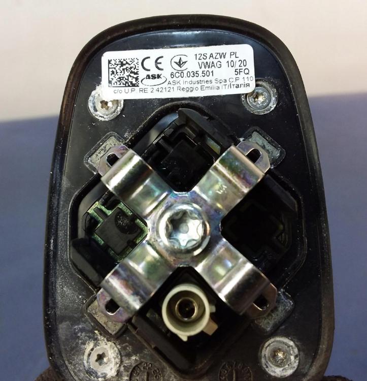 SKODA FABIA III ANTENA strešná 6C0035501