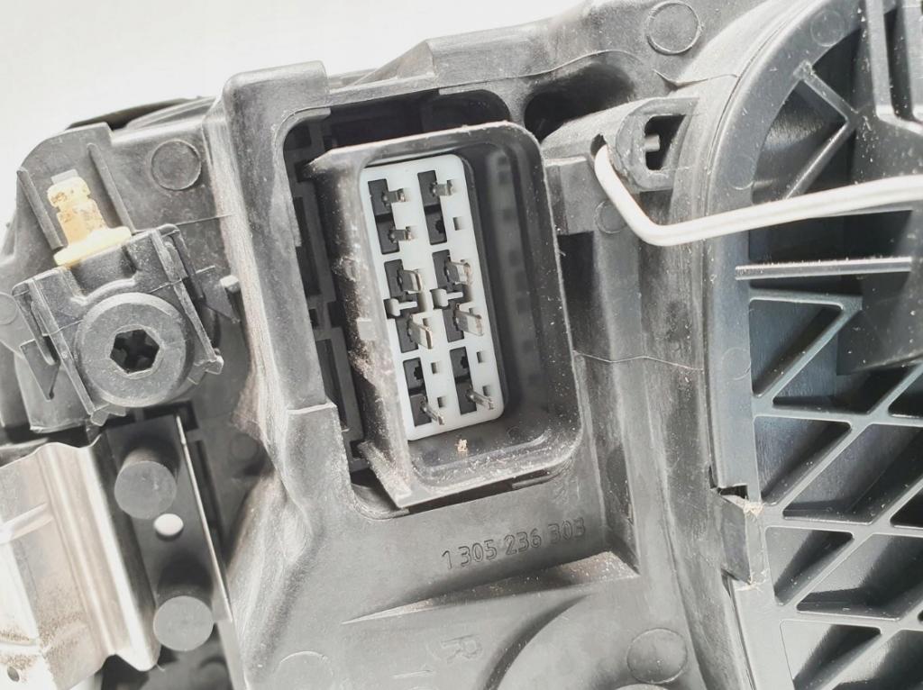 Svetlo pravá predný XENON VOLVO V50 S40 II Európa