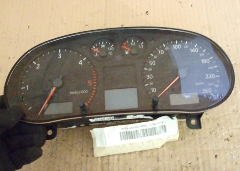 AUDI A3 8L Prístrojovka 8L0920900G