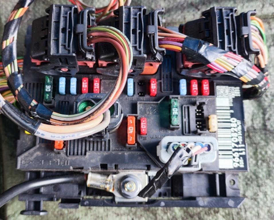 Peugeot 207 1.4 modul skříňka: BSM L11