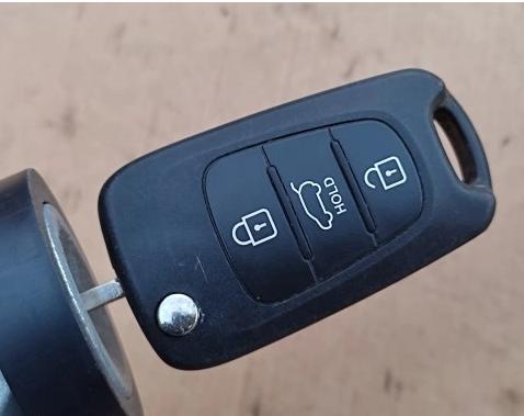 KIA VENGA spinačka kľúč 81920-1P000