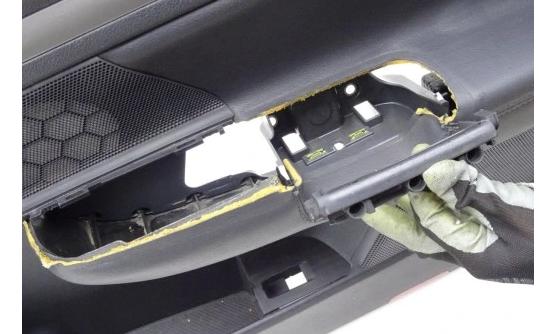 VW GOLF V 03-09 čalúnenie Dvere pravy predný koža 5d