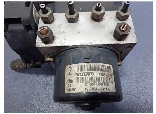 VOLVO S80 I LIFT 2.4 D5 163 HP Pumpa ABS P30643979