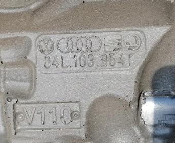 PASSAT B8 kryt motora horny  04L103954T