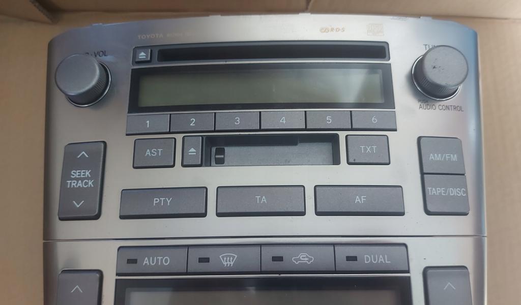 RADIO TOYOTA AVENSIS T25 86120-05081 --KOD NEMAME--