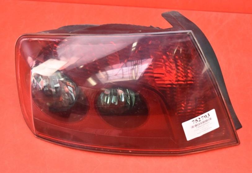 Svetlo ľavá strana zad zadná PEUGEOT 407 sedan 05R