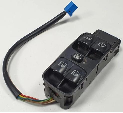Panel záslepky okien ľavy predný MERCEDES W203