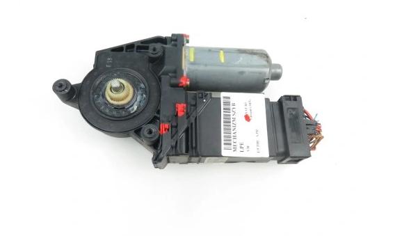Motorček okna ľavy VW PASSAT B5 0130821695