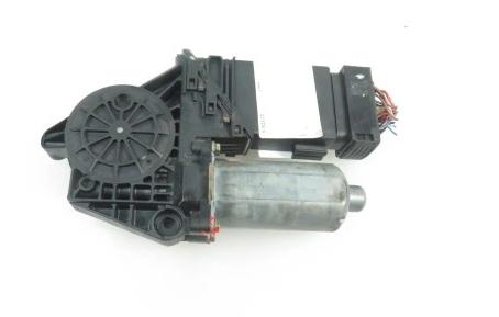 Motorček okna ľavy VW PASSAT B5 0130821695