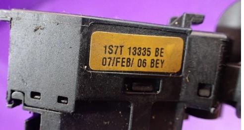 FORD MONDEO MK3 Prepínač kombinovaný 1S7T13335BE