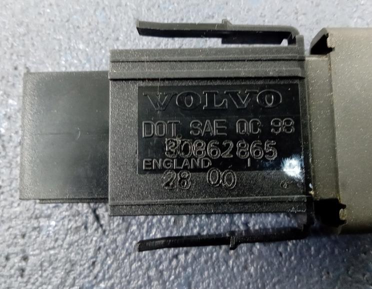 VOLVO V40 S40 I Prepínač výstražných (núdzových) 30862865