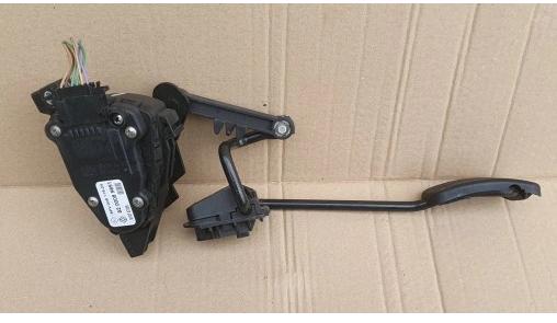 RENAULT CLIO II LIFT 1.5DCI pedal plynového pedálu 8200089851