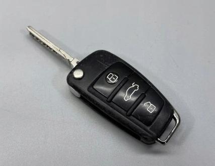 AUDI Q3  spinačka + kľúč  5K0905865: