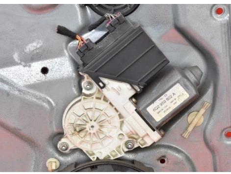 Mechanizmus okna ľavy predný  SEAT IBIZA 3 III 3D 6L3837755G