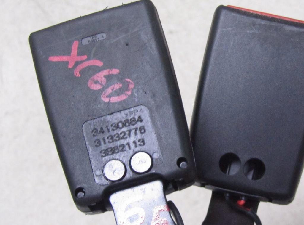 VOLVO XC60: zapínače pásů PASA zadní část střed 08-13 65