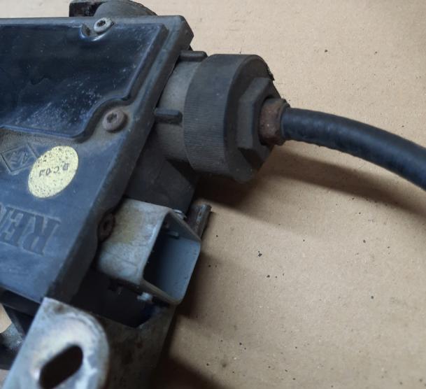 BRZDA: ručný RENAULT ESPACE IV LIFT 8200611957