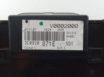 VW PASSAT B6 1.9 TDI Prístrojovka ,dislpej  3C0920871E