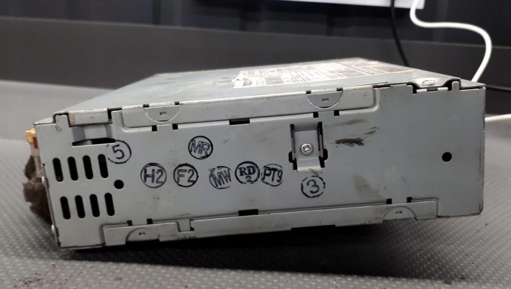 30752371-1 Radio CD Volvo S40 II V50 C30 06r: --KOD NEMAME--