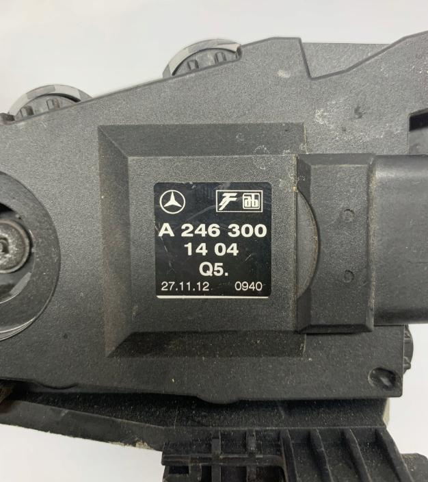 Potenciometer pedal plynového pedálu MERCEDES A2463001404:
