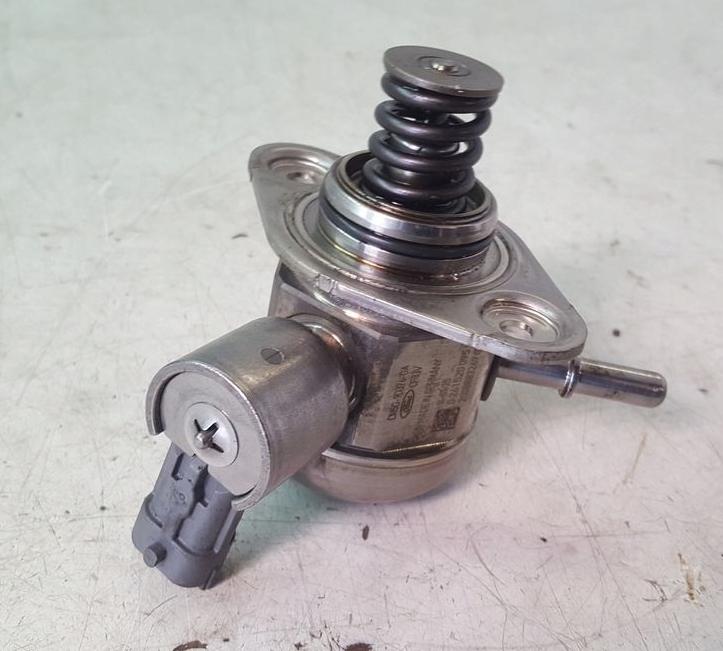 pompa čerpadlo:  Ford Focus MK3 1,0 CM5G-9D376-GA