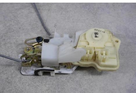 zámok Dvere ľavy predný HONDA CIVIC VII 5D EU