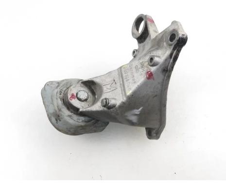 Držiak prevodovky AUDI A4 1.9 TDI AVG 8D0399114S