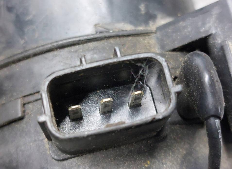 Rozdeľovač - + kable MAZDA 323F BA 1.5 16V T2T57371