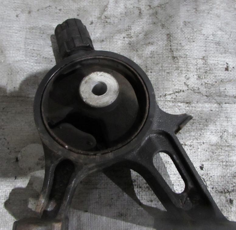 AVENSIS T27 D4D Držiak AirBag Motor zadná
