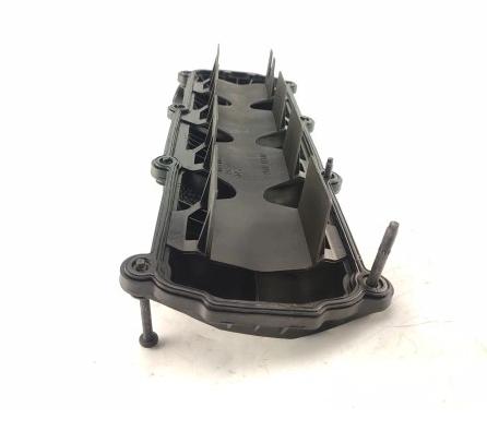 Kryt ventilov VOLKSWAGEN GOLF V 1.6 8V 102 HP BSE