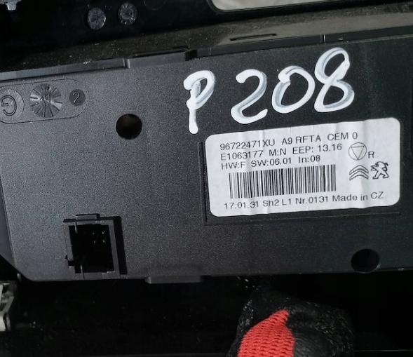 Panel kúrenia klimatizácie PEUGEOT 208 96722471XU: