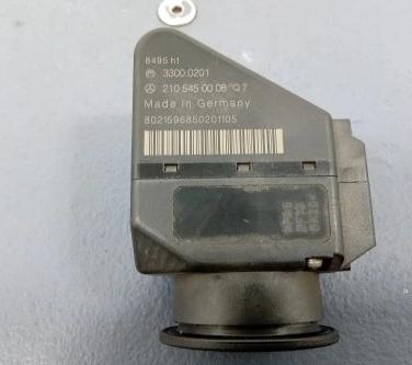 C MERCEDES  W202 LIFT spinačka kľúč 2105450008
