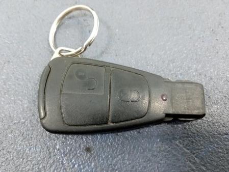 C MERCEDES  W202 LIFT spinačka kľúč 2105450008