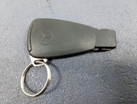 C MERCEDES  W202 LIFT spinačka kľúč 2105450008
