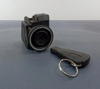 C MERCEDES  W202 LIFT spinačka kľúč 2105450008