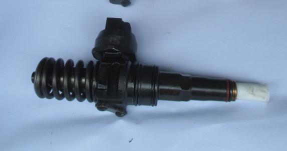 Vstrek POMPOWTRYSKIWACZ VW 07Z130073F 0414720210