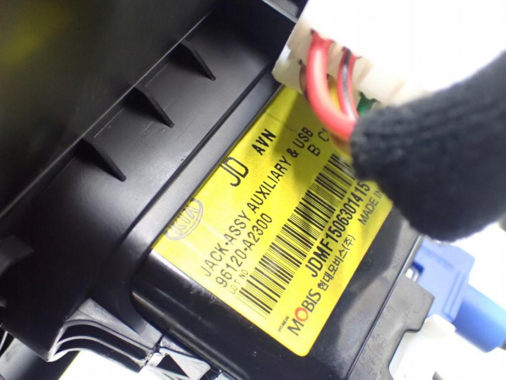 Priehradka, kastlík Pláto Rámček USB AUX Európa KIA CEED II 15R