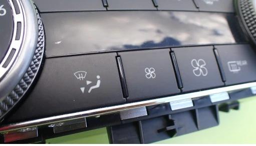 Panel kúrenia klimatizácie MERCEDES W204