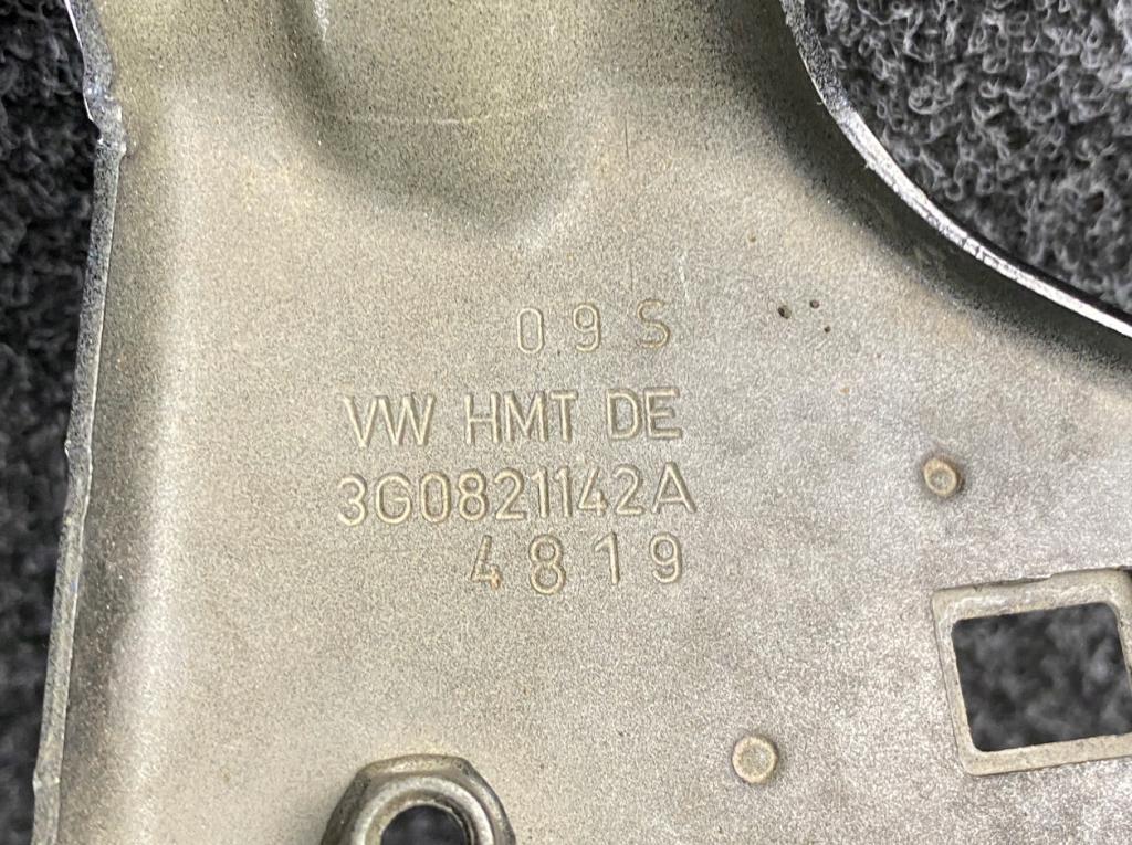 VW PASSAT B8 Uchytenie blatníka pravé predný