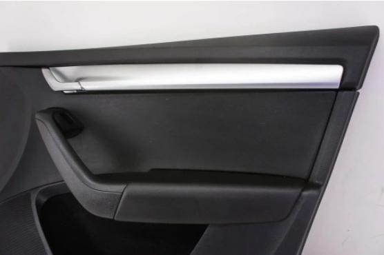 Škoda Octavia III - dvere v pravo: Predné