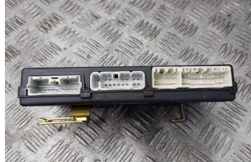 Modul komfortu VOLVO V40 S40 I LIFT 30859699 -- Nefunguje zadny stierac --