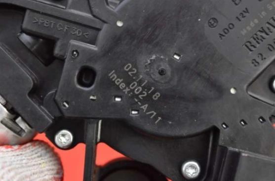 Motorček stierače zad 8200080900 RENAULT MEGANE 2 II 5D hatchback 02R