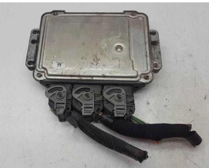 riadiaca jednotka Motor TRAFIC II 0281017065 8200935115 2.0 DCI