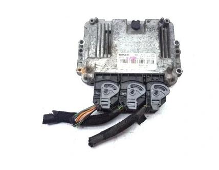 riadiaca jednotka Motor TRAFIC II 0281017065   8200935115 2.0 DCI