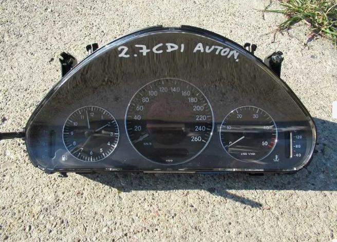 Mercedes W211 2.2 2.7 cdi pristrojová doska  automat A2115402311