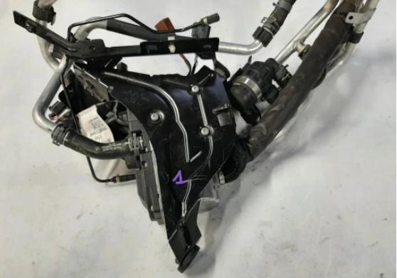 VW Touareg II TDI Ohrev Webasto 7P0815008J